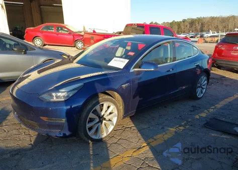 2018 Tesla Model 3 Long Range/Mid Range z USA, uszkodzony, nr VIN 5YJ3E1EA8JF024944